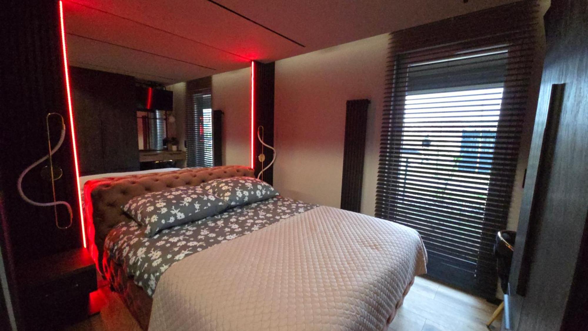 Apartament Dark Prestige New ! - Dostep 24H, Projektor , Garaz Podziemny , Klimatyzacja , Duzy Taras Kielce Zewnętrze zdjęcie