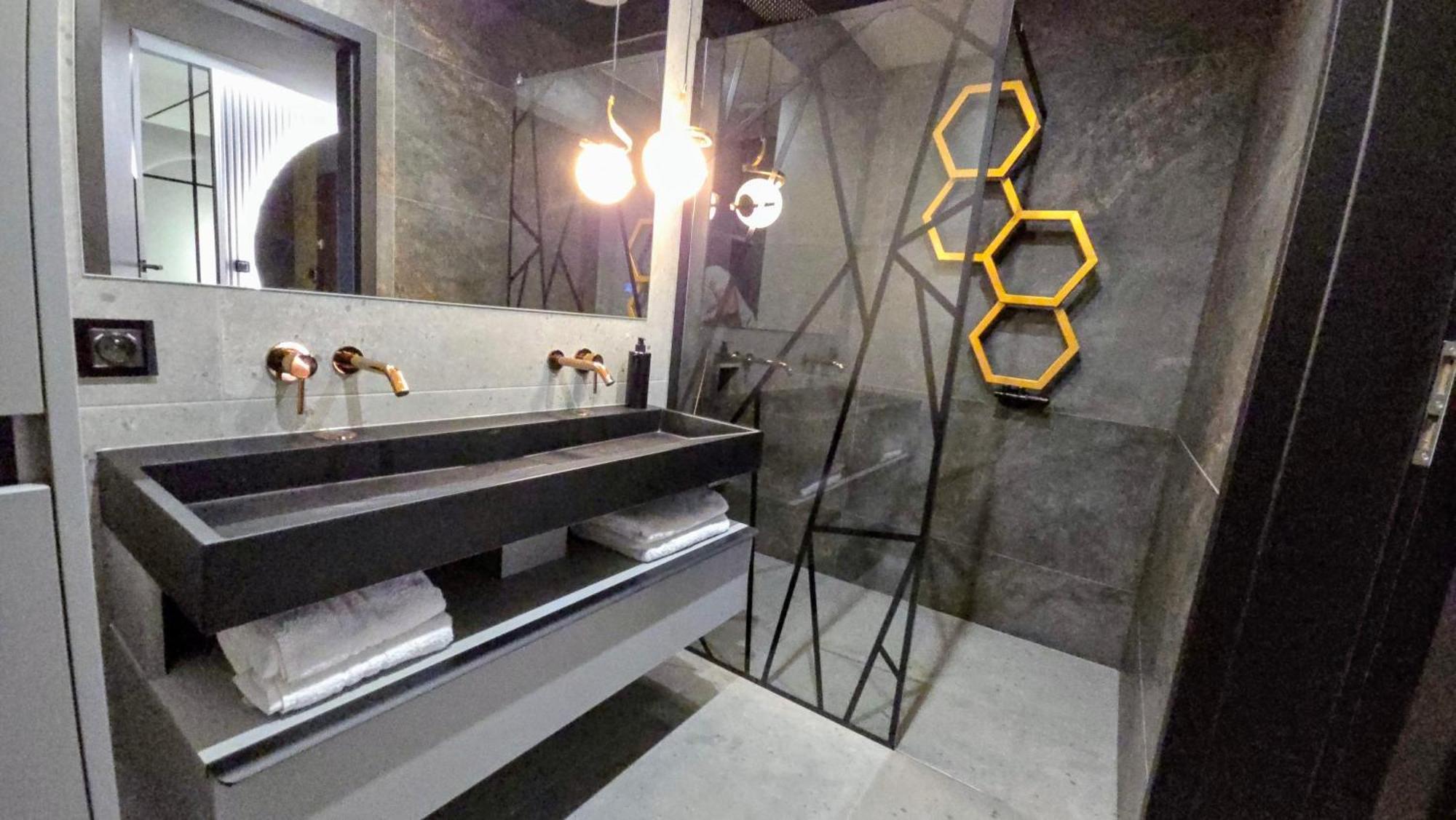 Apartament Dark Prestige New ! - Dostep 24H, Projektor , Garaz Podziemny , Klimatyzacja , Duzy Taras Kielce Zewnętrze zdjęcie